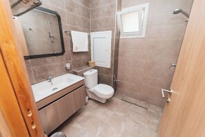 Comfort Triple Room | Bathroom