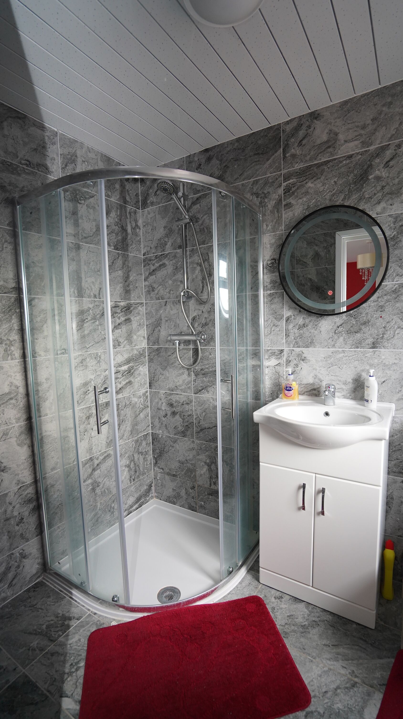 Shower, towels