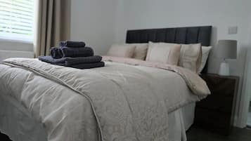House | 2 bedrooms, iron/ironing board, free WiFi, bed sheets
