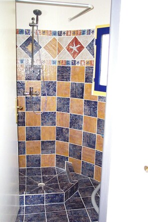 Shower - Mas Gite de France 3 Epis Avec Jardin Privatif, Véranda, Accès Direct Étang (Le Barcarès)