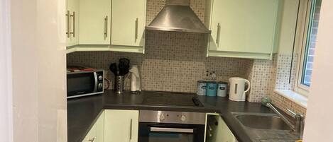 House | Private kitchen | Fridge, microwave, oven, stovetop