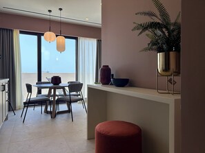 Family Suite | Private kitchen | Full-size fridge, microwave, oven, dishwasher - Centro Vero Suites by Omilos Hotels (Heraklion)