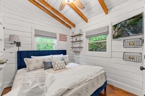 2 عدّة غرف نوم وواي فاي وملاءات أسرّة