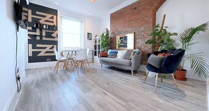 Close to Tube - Free Parking - Pet Friendly