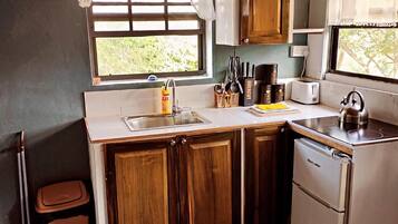 Ferienhütte | Eigene Küche | Kühlschrank, Herdplatte, Wasserkocher, Toaster