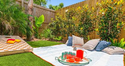 Spacious Upscale Home w/heated Pool+Parking NearFQ