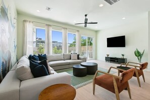 TV, offices - Urban Oasis in heart of NOLA w/Heated Pool+Parking (New Orleans)