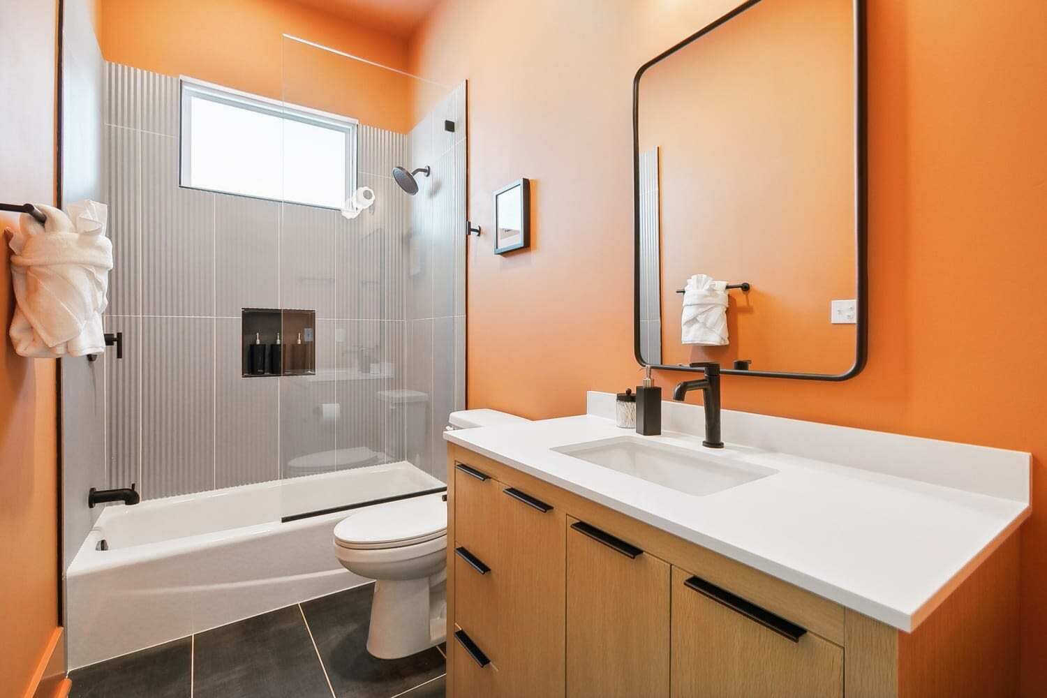 downstairs bedroom ensuite full bath
