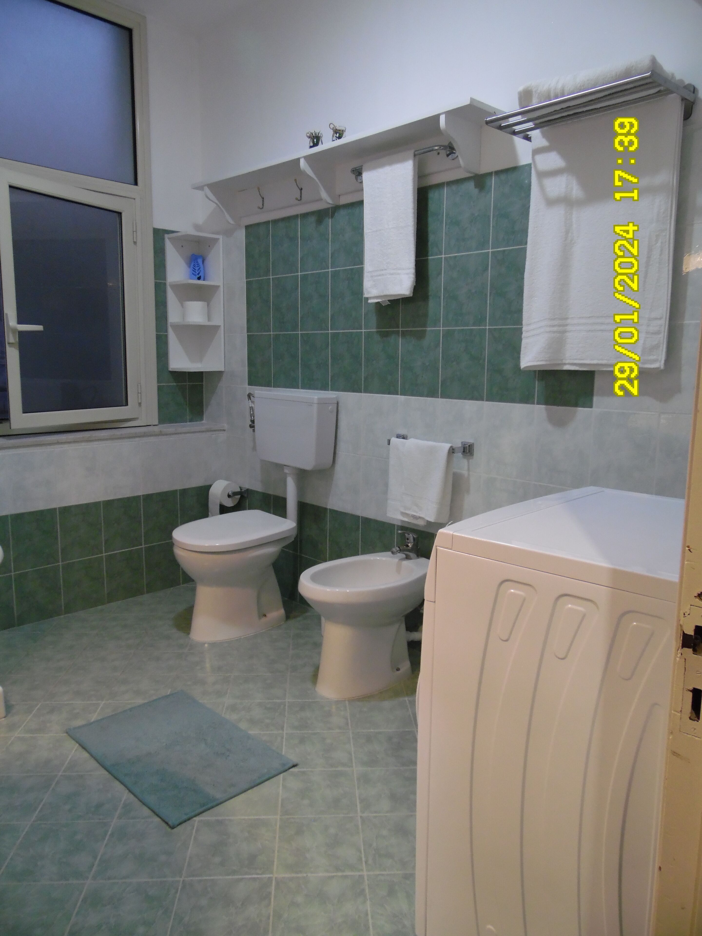 Ducha, artículos de tocador gratuitos, secador de pelo, batas