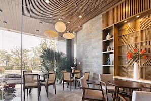 Reception - Hoang Thinh Hotel & Apartment Danang (Da Nang)