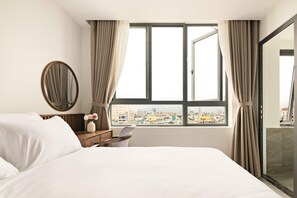 Apartamento estándar, vistas a la ciudad | Espacio para trabajar con un portátil, wifi gratis, ropa de cama