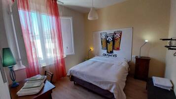 2 bedrooms, desk, iron/ironing board, free WiFi