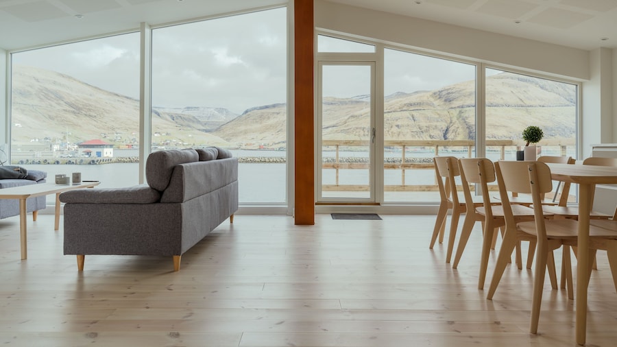 Seaside Nest | Charming Waterfront Retreat