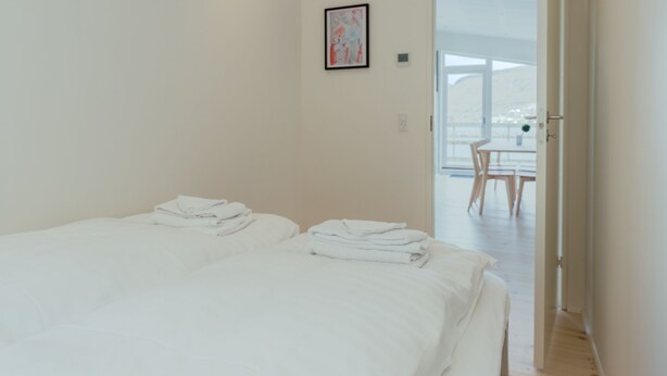Panoramic Apartment - Seaside Nest | Charming Waterfront Retreat (Vestmanna)
