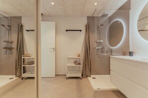 Panoramic Apartment | Bathroom | Shower, hair dryer, towels, soap