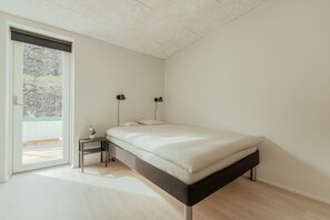 2 habitaciones, cortinas blackout y tabla de planchar con plancha 