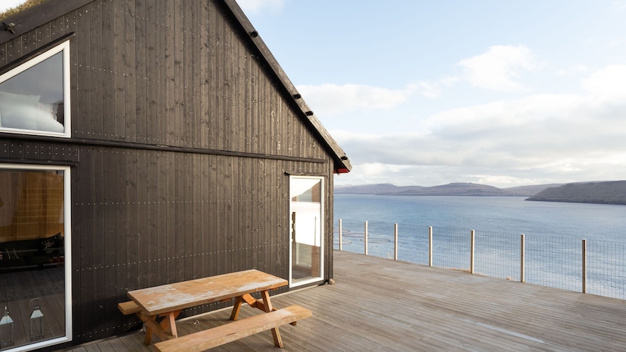 Seaside Escape - 2 Bedroom Home With Stunning Views