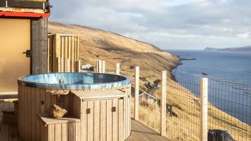 Tina de hidromasaje al aire libre