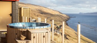 Seaside Escape - 2 Bedroom Home With Stunning Views