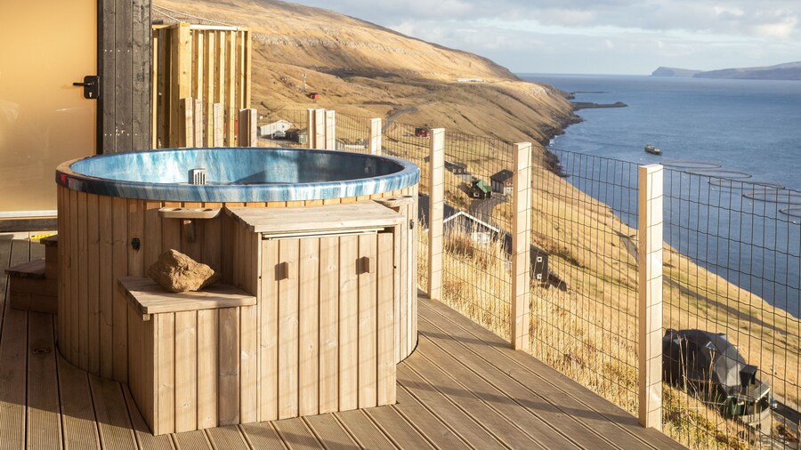 Seaside Escape - 2 Bedroom Home With Stunning Views