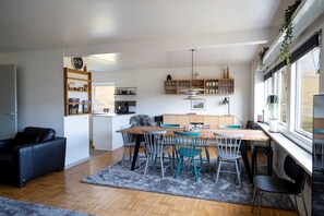 Family House | In-room dining