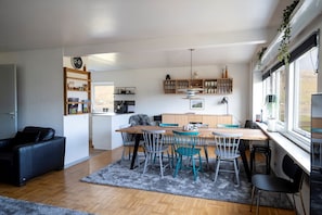 Family House | In-room dining