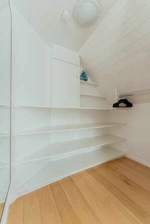 Lockers - Charming 2Br Retreat In Vestmanna (Vestmanna)