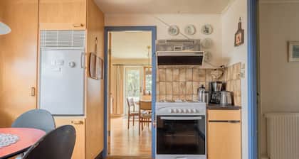 Charming 2-Bedroom Home | 20 Min Walk To City Centre