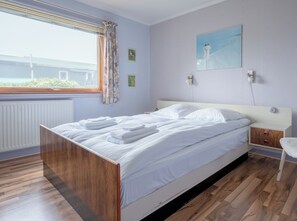 Standard House | 2 bedrooms, bed sheets - Charming 2-Bedroom Home | 20 Min Walk To City Centre (Tórshavn)