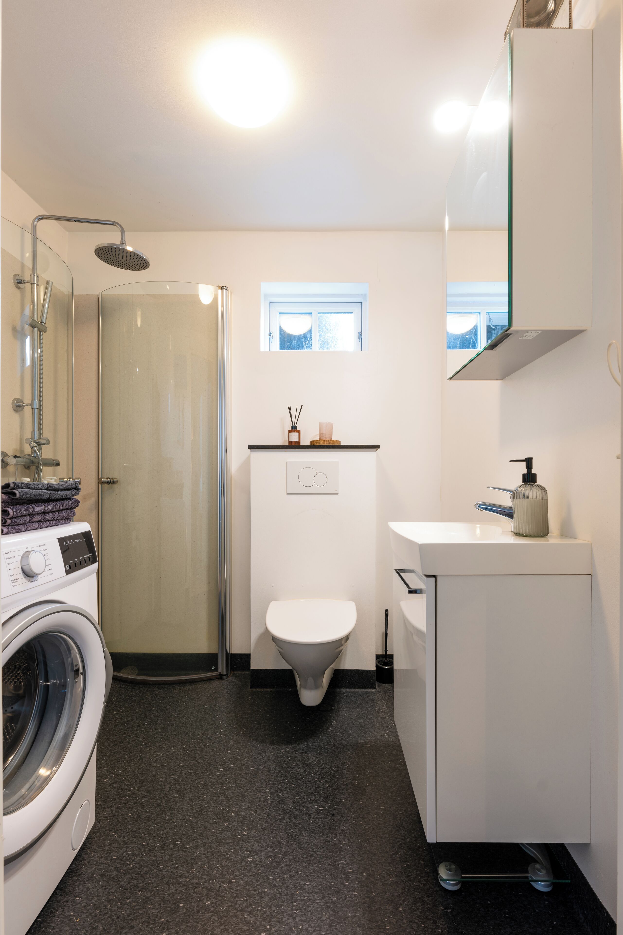House | Bathroom | Shower, hair dryer, towels, soap