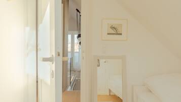 2 عدّة غرف نوم ومكواة/لوح كي وواي فاي مجانًا وملاءات أسرّة