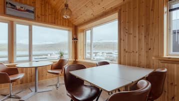 Bungalow | Dining room