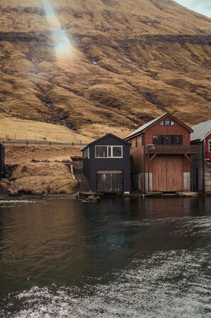 Front of property - Lítlastova | A Charming Boathouse Getaway (Hvalvík)