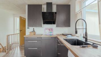 House | Private kitchen | Full-size fridge