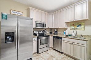 Fridge, microwave, oven, stovetop - Your Sanctuary: 1 Bedroom Luxury Flat for 4 Guests (North Myrtle Beach)