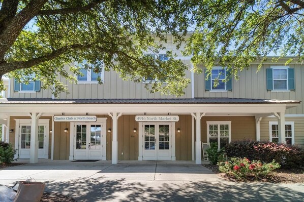 Exterior - Your Sanctuary: 1 Bedroom Luxury Flat for 4 Guests (North Myrtle Beach)