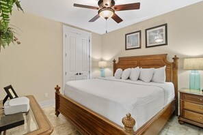 1 bedroom, Internet, bed sheets - Your Sanctuary: 1 Bedroom Luxury Flat for 4 Guests (North Myrtle Beach)