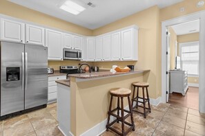 Fridge, microwave, oven, stovetop - Experience Comfort in Our 1 Bedroom Retreat (North Myrtle Beach)