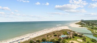 Beachfront Hideaway Haven: 2BR Condo w/ Amenities