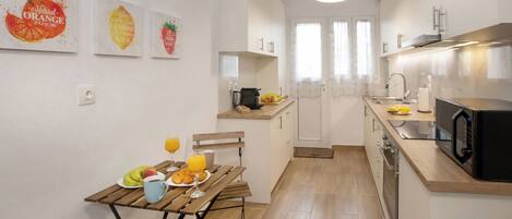 Comfort Apartment, 2 Bedrooms | Private kitchen