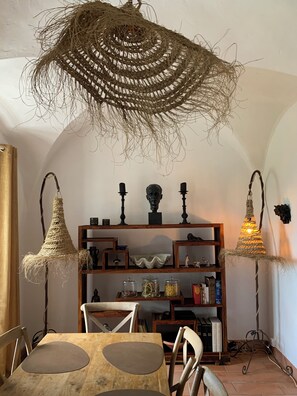 Dining - Maison de Village, Dans les Montagnes de Haute Corse (Santo-Pietro-di-Tenda)