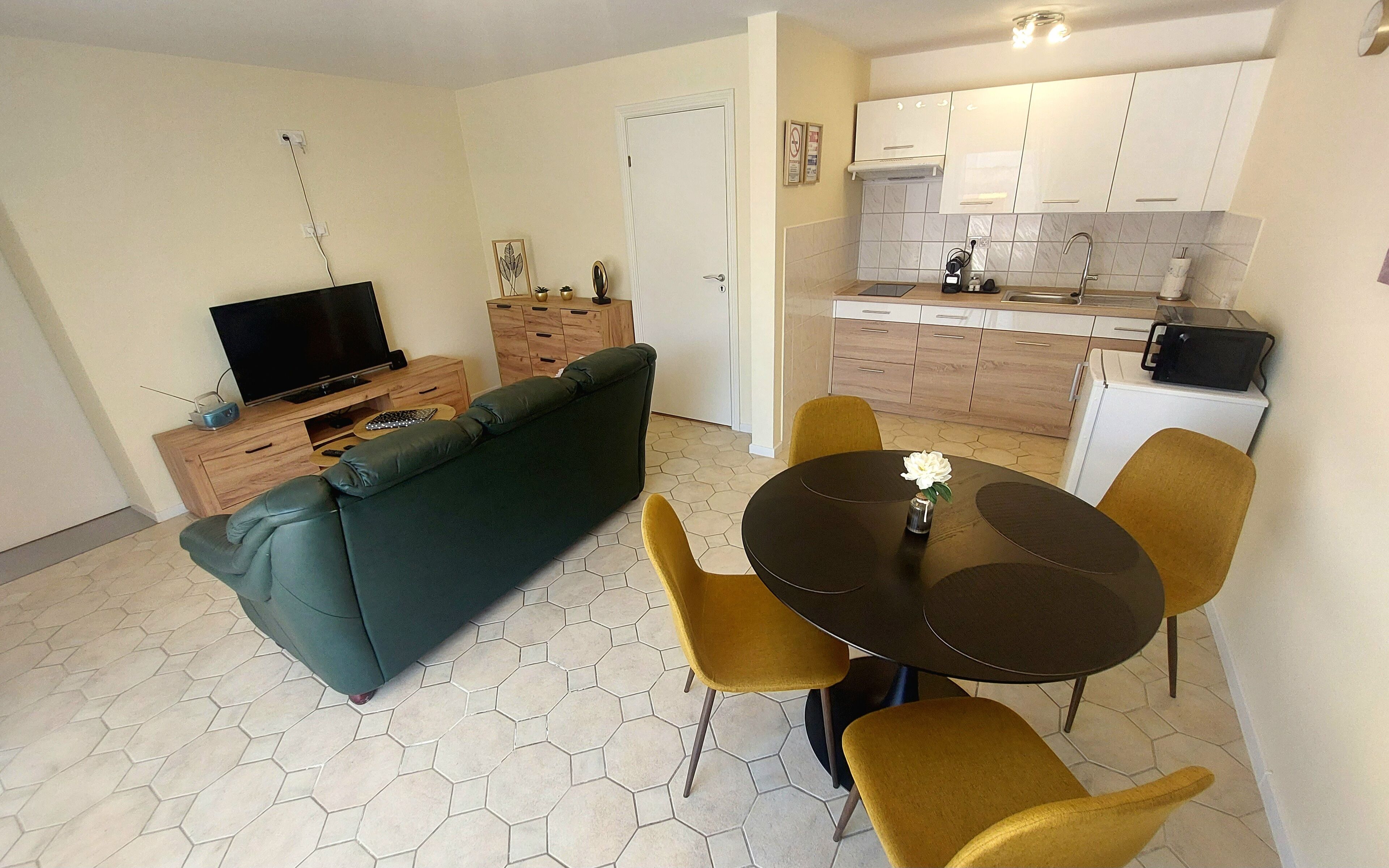 Classic Apartment, Courtyard View | Private kitchen | Fridge, microwave, stovetop, espresso maker