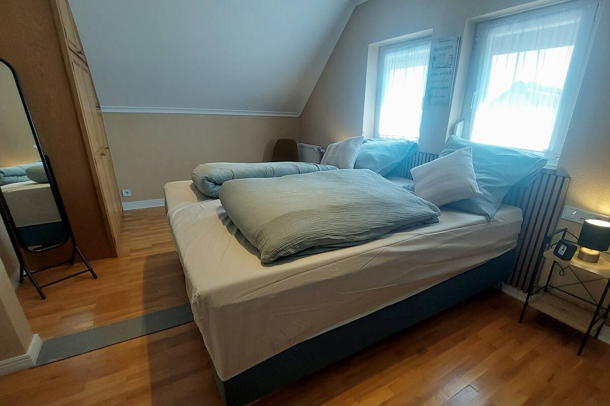 1 Schlafzimmer, Schreibtisch, laptopgeeigneter Arbeitsplatz