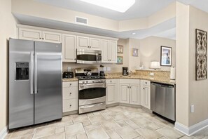 Fridge, microwave, oven, stovetop - Tranquil 2nd Floor Retreat: 1 Bedroom Condo (North Myrtle Beach)