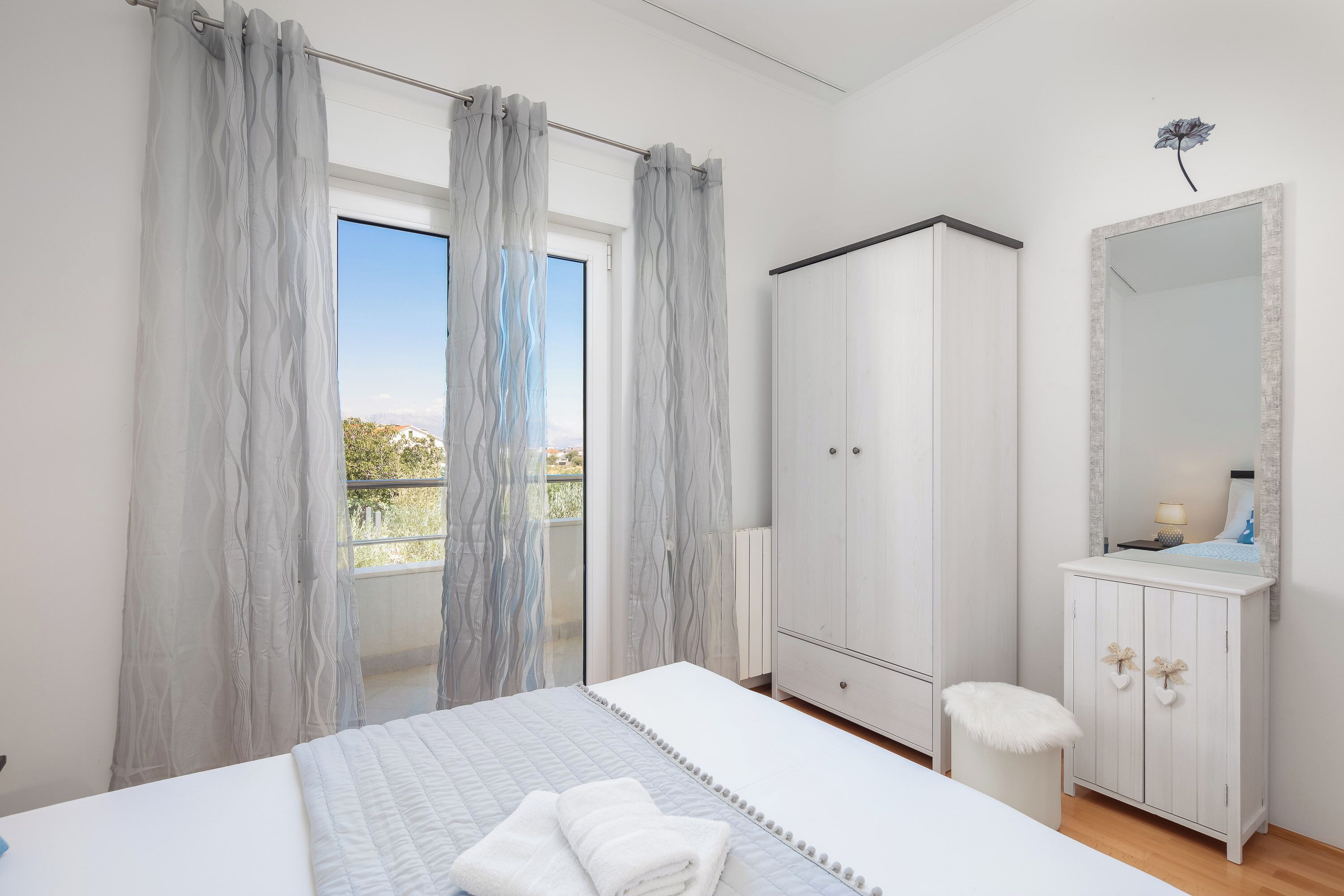 House | 4 bedrooms, individually decorated, individually furnished