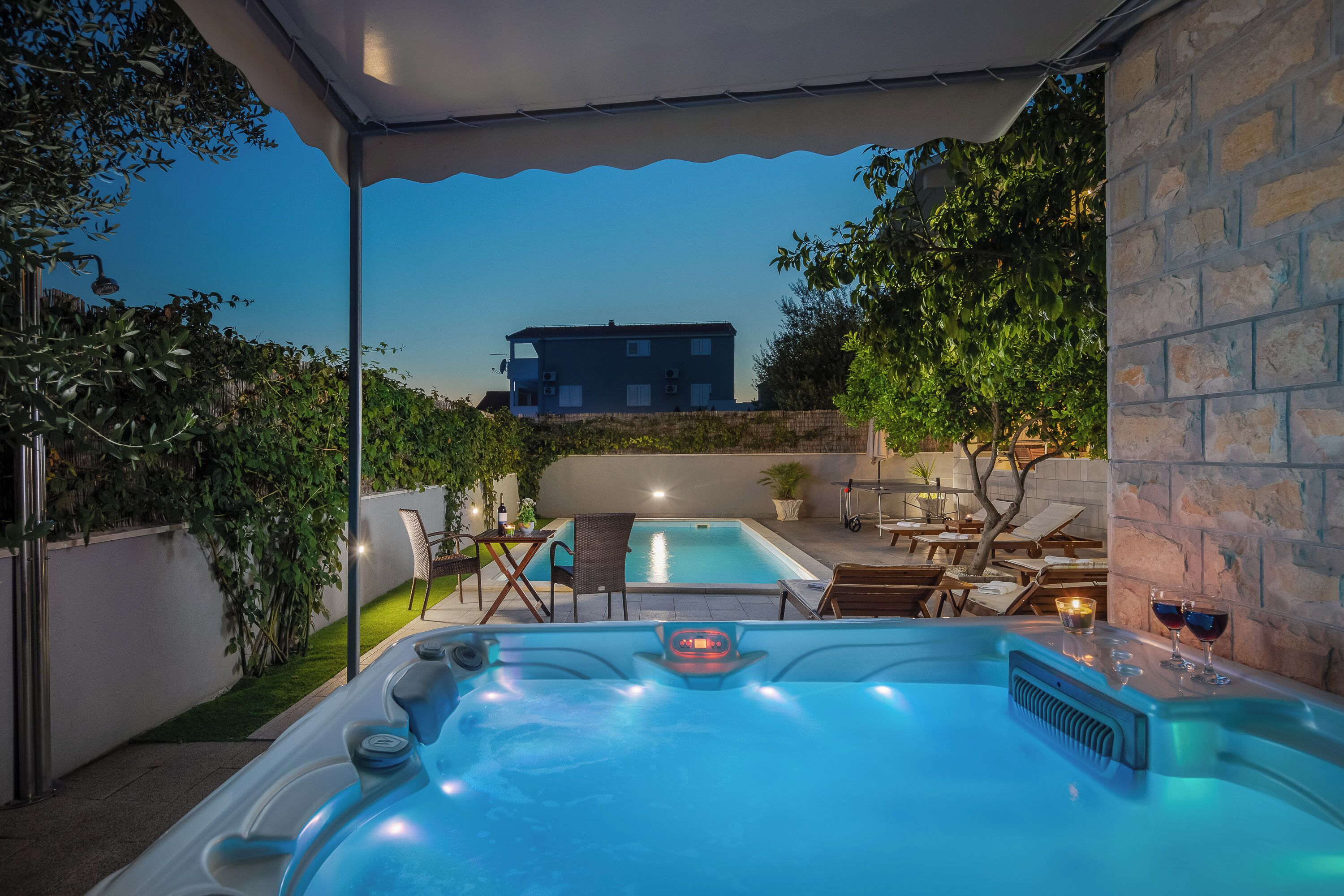 En säsongsöppen utomhuspool