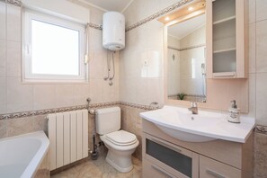 Maison | Salle de bain | Sèche-cheveux, serviettes fournies