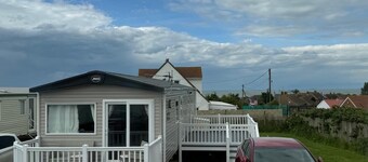 3-bed Carvan, Sleeps 6, Pets & Parking