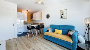 Unclassified image, 4 of 24, button - Cozy apartment with balcony, Granville port, 2 people (Granville)