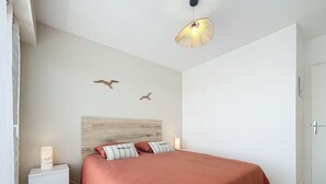 Unclassified image, 3 of 24, button - Cozy apartment with balcony, Granville port, 2 people (Granville)